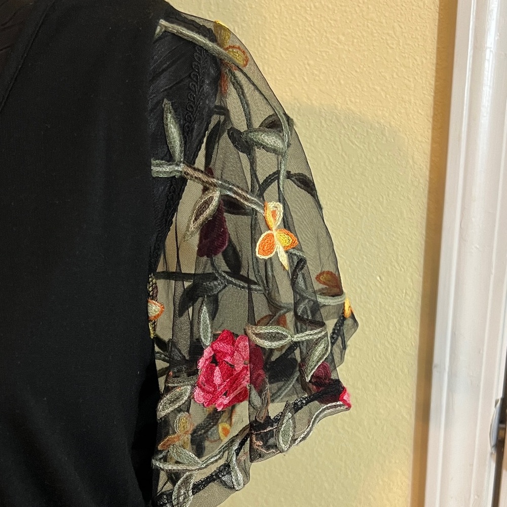 Black tunic with Floral Embroidered Sleeves - Picture 2 of 4